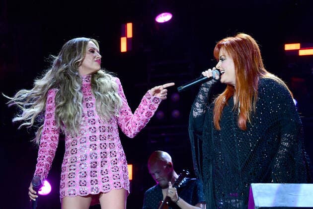 10 June 2022 - Nashville, Tennessee - Carly Pearcy, Wynonna Judd. 2022 CMA Fest Nighty Concert Day One held at Nissan Stadium. Nashville USA - ZUMAa123 20220610_zaa_a123_316 Copyright: xDara-MichellexFarrx