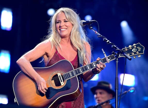 10 June 2022 - Nashville, Tennessee - Deana Carter. 2022 CMA Fest Nightly Concert Day Two held at Nissan Stadium. USA - ZUMAa123 20220610_zaa_a123_367 Copyright: xAdMediax
