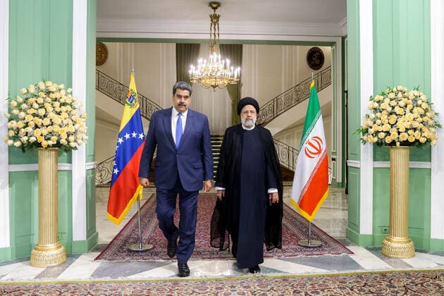 News Bilder des Tages June 11, 2022, Tehran, Tehran, Iran: A handout picture made available by the Iranian presidential office shows, that Iranian President EBRAHIM RAISI and his Venezuelan counterpart NICOLAS MADURO, during a joint press conference at the Saadabad Palace in Tehran, Iran, on 11 June 2022. Maduro is in Tehran to meet with Iranian officials. Maduro arrived in Tehran on June 10 for key talks with his Iranian counterpart Ebrahim Raisi, according to state media. Alongside the likes of Russia, China, Cuba, and Turkey, Iran is one of Venezuela s main allies, and like Venezuela, it is subject to tough US sanctions. Iran is the third country that Maduro is visiting this week after trips to Turkey and Algeria. Tehran Iran - ZUMAi98_ 20220611_zih_i98_037 Copyright: xIranianxPresidencyx