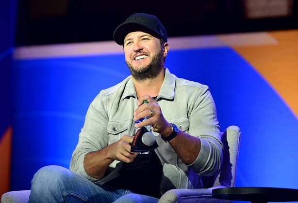 Entertainment Bilder des Tages 11 June 2022 - Nashville, Tennessee - Luke Bryan. 2022 CMA Fest Day Three held at Music City Center. Photo Credit: Laura Farr AdMedia 281385 2022-06-11 Tennessee Nashville  Copyright: xAdMediax STAR_281385_010