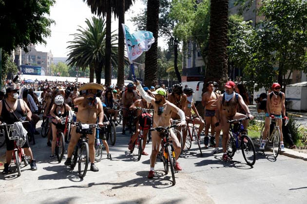 June 11, 2022, Mexico City, Mexico City, Mexico: June 11, 2022, Mexico City, Mexico: Hundreds of cyclists participate during the XV World Naked Bike Ride, for a road culture of respect for cyclists. In Mexico City have died in 56 cyclists in traffic events from 2019 to 2022, reports the Secretariat of Mobility of Mexico City. On Jun 11, 2022 In Mexico City, Mexico. Mexico City Mexico - ZUMAe321 20220611_zia_e321_056 Copyright: xLuisxBarronx xEyepixxGroupx