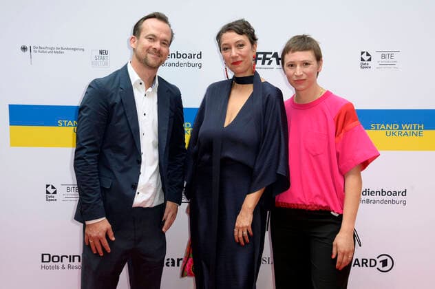 Jonas Dornbach, Ursula Strauss und Gast beim Nominiertenabend zum Deutschen Filmpreis 2022 im BITE by Ritter Richard. Berlin, 11.06.2022