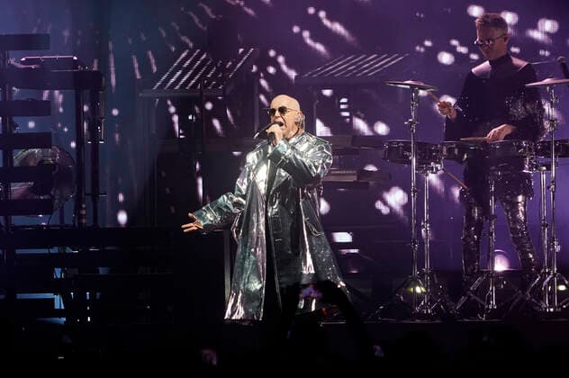 Neil Tennant von den Pet Shop Boys live bei einem Konzert der Dreamworld - The Greatest Hits Live Tour in der Mercedes-Benz Arena. Berlin, 11.06.2022