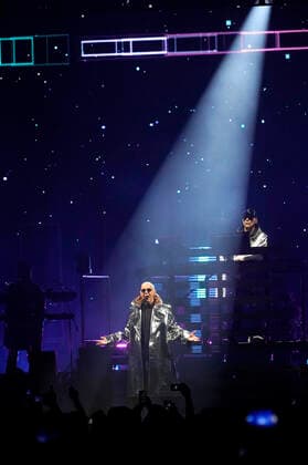Neil Tennant und Chris Lowe von den Pet Shop Boys live bei einem Konzert der Dreamworld - The Greatest Hits Live Tour in der Mercedes-Benz Arena. Berlin, 11.06.2022