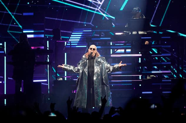 Neil Tennant und Chris Lowe von den Pet Shop Boys live bei einem Konzert der Dreamworld - The Greatest Hits Live Tour in der Mercedes-Benz Arena. Berlin, 11.06.2022