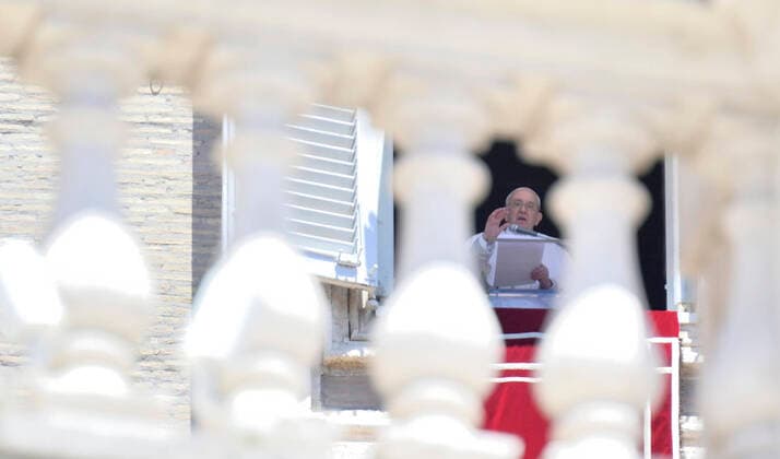News Themen der Woche KW23 News Bilder des Tages June 12, 2022, VATICAN CITY: Pope Francis as he leads Sunday Angelus Prayer from the window of his office overlooking Saint Peter s Square at the Vatican, 12 June 2022. ANSA CLAUDIO PERI VATICAN CITY  - ZUMAa110 20220612_zaf_a110_077 Copyright: xClaudioxPerix