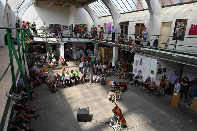 Kunst Kultur Architektur Reisen 12.06.2022 Potsdam Landeshauptstadt Musikfestspiele Potsdam Sanssouci Fahrradkonzert Impressionen zwischen Zeiten, Kulturen und Stilen, zwischen Musik, Fahrrad, Artistik und urbanen Sounds 3 Touren mit Konzerten, Führungen und Besichtigungen WERDER Havel Atelier Vulkanfieberfabrik Emilia Lomakova Interpretin Bilder von Allan Paul Potsdam Brandenburg Deutschland