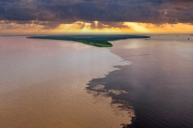 Confluence of the Rio Negro and the Amazon, Manaus, Amazonas state, Brazil, South America Copyright: MichaelxRunkel 1184-6765