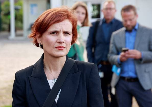 Senatorin für Integration, Arbeit und Soziales in Berlin, Katja Kipping, Deutschland, Berlin, Bundesinnenministerin Nancy Faeser und Bundesarbeitsminister Hubertus Heil besuchen die Gemeinschaftsunterkunft für Geflüchtete in Berlin-Spandau *** Senator for Integration, Labor and Social Affairs in Berlin, Katja Kipping, Germany, Berlin, Federal Minister of the Interior Nancy Faeser and Federal Minister of Labor Hubertus Heil visit shared accommodation for refugees in Berlin Spandau