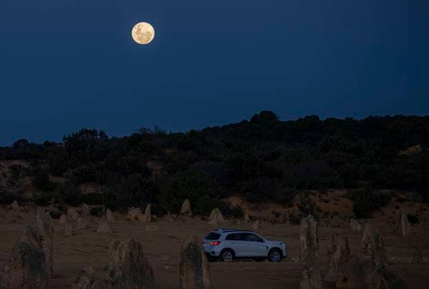 (220614) -- PERTH, June 14, 2022 -- A supermoon is seen at the Pinnacles, about 200 kms north to Perth, West Australia, on June 14, 2022. ) AUSTRALIA-WEST AUSTRALIA-SUPERMOON BaixXuefei 