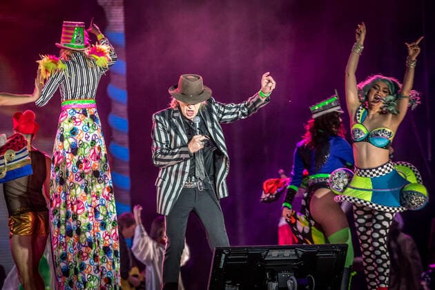 Der Panikrocker Udo Lindenberg begeistert 16000 Menschen auf der Leipziger Festwiese. Aktuell ist der Hamburger Musiker auf Udopium Tour 2022 mit dem Panikorchester unterwegs.