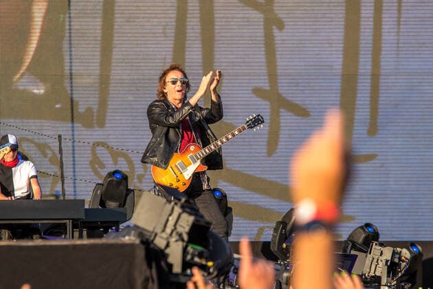 Der Panikrocker Udo Lindenberg begeistert 16000 Menschen auf der Leipziger Festwiese. Aktuell ist der Hamburger Musiker auf Udopium Tour 2022 mit dem Panikorchester unterwegs. Hier Gitarrist Jörg Sander.