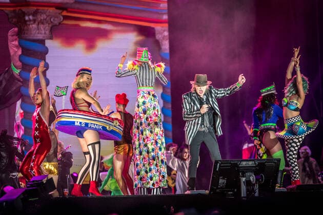Der Panikrocker Udo Lindenberg begeistert 16000 Menschen auf der Leipziger Festwiese. Aktuell ist der Hamburger Musiker auf Udopium Tour 2022 mit dem Panikorchester unterwegs.