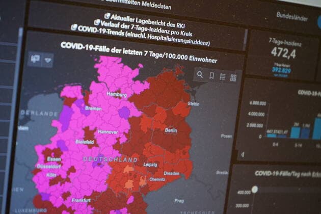 15.06.2022: Dashboard des RKI, die 7-Tage-Inzidenz liegt nun bei 472,4. Dashboard des RKI auf einem Monito. Germany