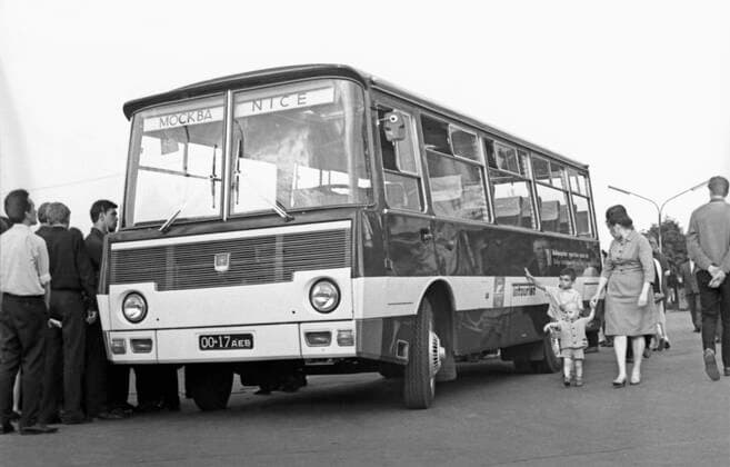 PAZ-665T tourist bus 5842677 09.06.1968 A PAZ-665T tourist bus, manufactured at the Pavlovo Bus Plant, about to carry passengers on the Moscow-Nice international route. Alexander Moscow Russia  Copyright: xAlexanderx