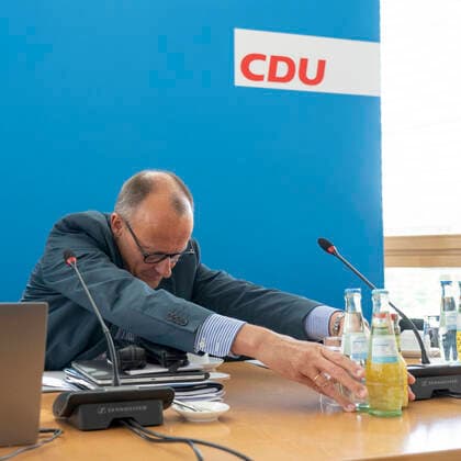 News Bilder des Tages Sitzung Bundesvorstand der CDU Deutschlands im Konrad-Adenauer-Haus in Berlin - Friedrich Merz;Sitzung Bundesvorstand der CDU Deutschlands im Konrad-Adenauer-Haus in Berlin - Friedrich Merz, Berlin Berlin Deutschland Konrad-Adenauer-Haus *** Meeting Federal Executive Committee of the CDU of Germany in the Konrad Adenauer House in Berlin Friedrich Merz Meeting Federal Executive Committee of the CDU of Germany in the Konrad Adenauer House in Berlin Friedrich Merz, Berlin Germany Konrad Adenauer House