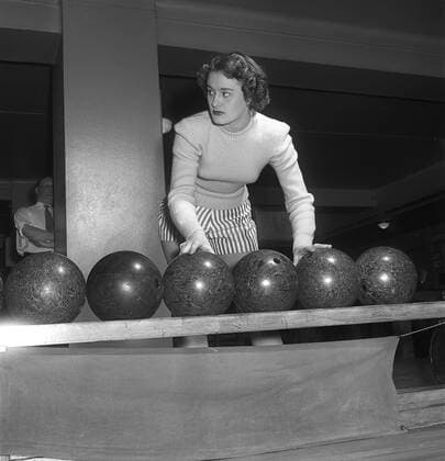 Bowling in the 1950s. Actress Brita Ulfberg pictured when bowling for the first time. 1950. Sweden Kristoffersson ref AY37-6 Copyright: xClassicxPicturexLibraryx