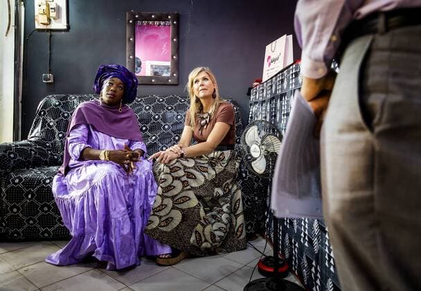 Bilder des Jahres 2022, Entertainment 06 Juni Entertainment Themen der Woche KW24 Entertainment Bilder des Tages Königin Maxima der Niederlande besucht Senegal 2022-06-15 12:39:12 DAKAR - Queen Maxima during a visit to SudPay, a start-up that offers payment solutions. After Ivory Coast, Maxima visited Senegal in her role as the United Nations Secretary-General s Special Advocate for Inclusive Finance for Development. ANP KOEN VAN WEEL netherlands out - belgium out *** 2022 06 15 12 39 12 DAKAR Queen Maxima during a visit to SudPay, a startup that offers payment solutions After Ivory Coast, Maxima visited Senegal in her role as the United Nations Secretary General s Special Advocate for Inclusive Finance for Development ANP KOEN VAN WEEL netherlands out belgium out  Copyright: xx x450476279x originalFilename: 450476279.jpg