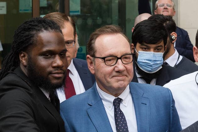Bilder des Jahres 2022, Entertainment 06 Juni Entertainment Themen der Woche KW24 News Bilder des Tages Kevin Spacey Leaves Westminster Magistrates Court LONDON, UNITED KINGDOM - JUNE 16, 2022: US actor Kevin Spacey leaves Westminster Magistrates Court after being formally charged with sexual offences against three men in Britain between 2005 and 2013 on June 16, 2022 in London, England. The Oscar-winning actor travelled to the UK voluntarily to face the charges authorised by the Crown Prosecution Service last month and is expected to deny the allegations. London Greater London United Kingdom  Copyright: xWIktorxSzymanowiczx originalFilename: szymanowicz-kevinspa220616_npumr.jpg