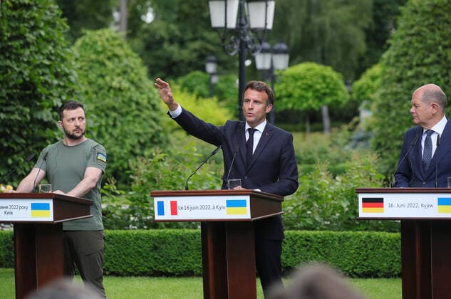 News Bilder des Tages Ukraine-Konflikt, Scholz, Macron und Draghi treffen Selenskyj in Kiew KYIV, UKRAINE - JUNE 16, 2022 - President of Ukraine Volodymyr Zelenskyy, President of the French Republic Emmanuel Macron and Chancellor of the Federal Republic of Germany Olaf Scholz (L to R) are pictured during a joint press conference, Kyiv, capital of Ukraine. This photo cannot be distributed in the Russian Federation. Meeting of Ukrainian President with European leaders in Kyiv  Copyright: xPavlo_Bagmutx