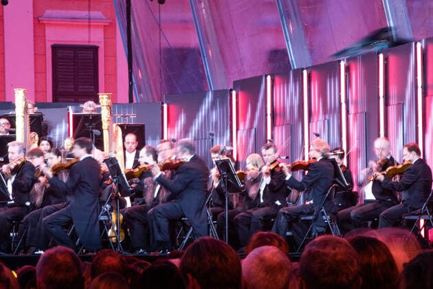 Sommernachtskonzert der Wiener Philharmoniker (220616) -- VIENNA, June 16, 2022 -- Members of the Vienna Philharmonic perform during the Summer Night Concert at the park of Schoenbrunn Palace in Vienna, Austria, on June 16, 2022. The Summer Night Concert 2022 was staged here by the Vienna Philharmonic on Thursday. ) AUSTRIA-VIENNA-SUMMER NIGHT CONCERT GuoxChen 