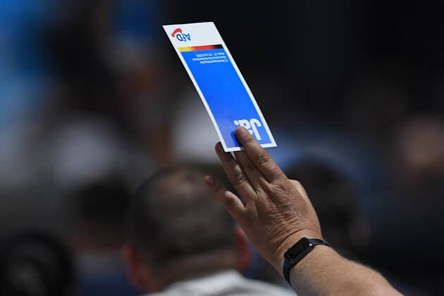 Deutsche Parteien: AfD, Symbolbilder 13. Bundesparteitag der Alternative für Deutschland am 17.06.2022 in der SACHSENarena in Riesa Symbolfoto: Stimmkarte AfD *** 13 Federal Party Congress of the Alternative for Germany on 17 06 2022 in the SACHSENarena in Riesa symbol photo voting card AfD xRx