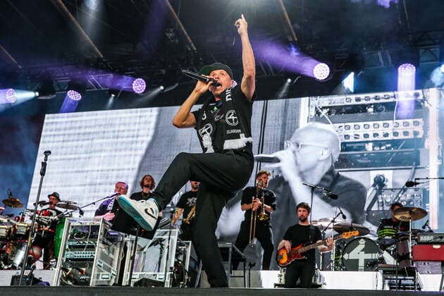 Entertainment Bilder des Tages DIE FANTASTISCHEN VIER - 30 Jahre Live am 17.06.2022 in der Hänsch-Arena in Meppen Die Fantastischen Vier bei Ihrem Konzert in Meppen, hier Michael Michi Beck Foto: osnapix DIE FANTASTISCHEN VIER - 30 Jahre Live