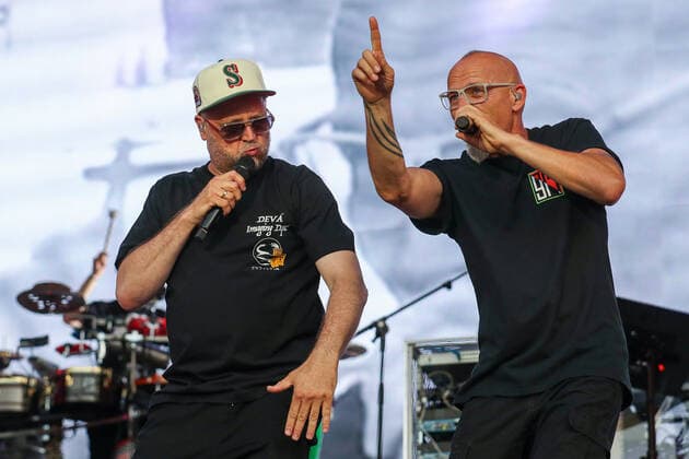 DIE FANTASTISCHEN VIER - 30 Jahre Live am 17.06.2022 in der Hänsch-Arena in Meppen Die Fantastischen Vier bei Ihrem Konzert in Meppen, hier Smudo und Thomas D Foto: osnapix DIE FANTASTISCHEN VIER - 30 Jahre Live
