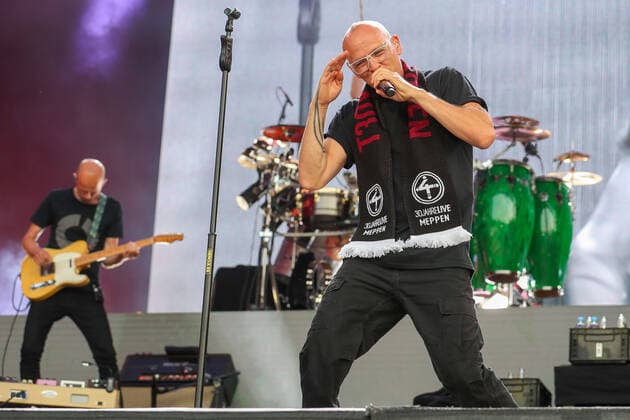DIE FANTASTISCHEN VIER - 30 Jahre Live am 17.06.2022 in der Hänsch-Arena in Meppen Die Fantastischen Vier bei Ihrem Konzert in Meppen, hier Thomas D Foto: osnapix DIE FANTASTISCHEN VIER - 30 Jahre Live