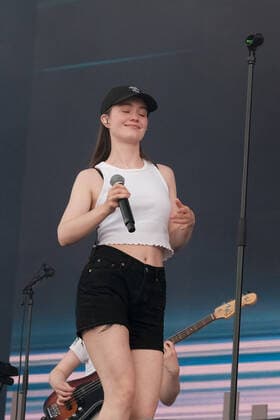June 17, 2022, Newport, United Kingdom: Norwegian singer songwriter and Scandipop artist Sigrid Solbakk Raabe, Norwegian charts number one and number two in the UK album charts, performing live on stage at the Isle of Wight Festival. Newport United Kingdom - ZUMAs197 20220617_zaa_s197_213 Copyright: xDawnxFletcher-Parkx