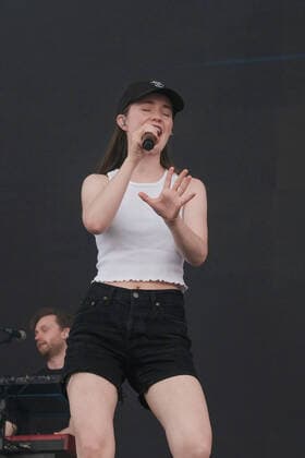 June 17, 2022, Newport, United Kingdom: Norwegian singer songwriter and Scandipop artist Sigrid Solbakk Raabe, Norwegian charts number one and number two in the UK album charts, performing live on stage at the Isle of Wight Festival. Newport United Kingdom - ZUMAs197 20220617_zaa_s197_215 Copyright: xDawnxFletcher-Parkx