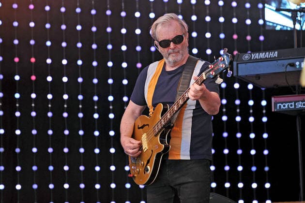 SWR Sommerfestival. Bassist Pete Briquette ( The Boomtown Rats ) während eines Auftritts im Rahmen des SWR Sommerfestivals am 17.06.2022 im Technikmuseum Speyer. 20220617MWI21309