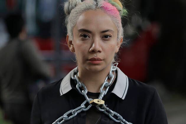 Activists Demand An End To Bullfighting In Mexico City Member of a group in favor of animals, demonstrates chained in front of the facilities of GNP Seguros (partner and sponsor of Plaza MÃ xico) on Avenida de los Insurgentes in Mexico City, to demand an end to bullfighting in Mexico . Mexico City Mexico City Mexico  Copyright: xGerardoxVieyrax originalFilename: vieyra-notitle220617_npdlT.jpg