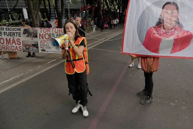 Activists Demand An End To Bullfighting In Mexico City Members of a group in favor of animals demonstrate in front of the facilities of GNP Seguros (partner and sponsor of Plaza MÃ xico) on Avenida de los Insurgentes in Mexico City, to demand an end to bullfighting in Mexico. Mexico City Mexico City Mexico  Copyright: xGerardoxVieyrax originalFilename: vieyra-notitle220617_npSFC.jpg