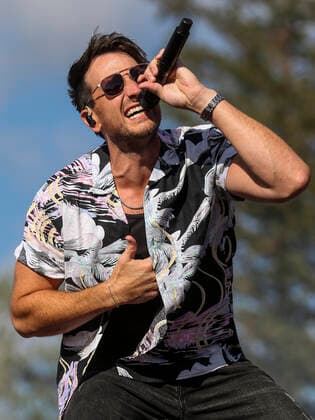 Country Summer Music Festival in Santa Rosa Sonoma June 17, 2022, Santa Rosa, CA, USA: Russell Dickerson performs on Day 1 of County Summer Music Festival at Sonoma County Fairgrounds on June 17, 2022 in Santa Rosa, California. Santa Rosa USA - ZUMAs181 20220617_zea_s181_013 Copyright: xImagespacex