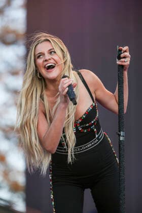 Country Summer Music Festival in Santa Rosa Sonoma June 17, 2022, Santa Rosa, CA, USA: Kelsea Ballerini performs on Day 1 of County Summer Music Festival at Sonoma County Fairgrounds on June 17, 2022 in Santa Rosa, California. Santa Rosa USA - ZUMAs181 20220617_zea_s181_036 Copyright: xImagespacex