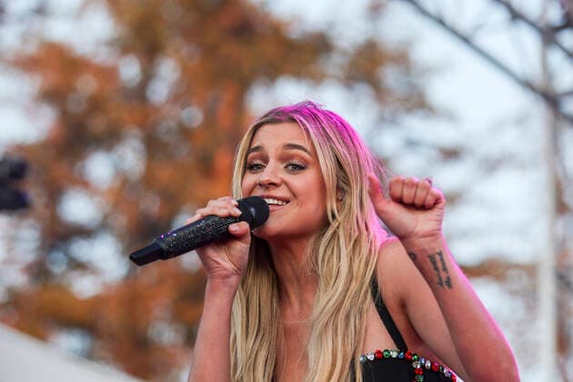 Country Summer Music Festival in Santa Rosa Sonoma June 17, 2022, Santa Rosa, CA, USA: Kelsea Ballerini performs on Day 1 of County Summer Music Festival at Sonoma County Fairgrounds on June 17, 2022 in Santa Rosa, California. Santa Rosa USA - ZUMAs181 20220617_zea_s181_040 Copyright: xImagespacex