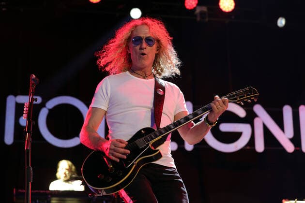 Foreigner - Rock the Ring 2022 Hinwil Bruce Watson, Gitarrist der britisch-amerikanischen Rockband Foreigner. Konzert beim Rock the Ring Festival in Hinwil am 17.06.2022. Kanton Zürich, Schweiz.