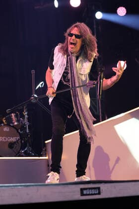 Foreigner - Rock the Ring 2022 Hinwil Kelly Hansen, Sänger der britisch-amerikanischen Rockband Foreigner. Konzert beim Rock the Ring Festival in Hinwil am 17.06.2022. Kanton Zürich, Schweiz.