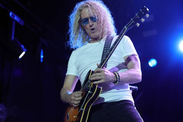 Foreigner - Rock the Ring 2022 Hinwil Bruce Watson, Gitarrist der britisch-amerikanischen Rockband Foreigner. Konzert beim Rock the Ring Festival in Hinwil am 17.06.2022. Kanton Zürich, Schweiz.
