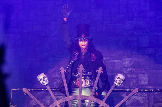 Alice Cooper live bei einem Konzert der Detroit Muscle: Live Tour in der Stadthalle. Zwickau, 17.06.2022