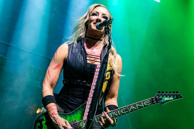 Nita Strauss live bei einem Konzert der Detroit Muscle: Live Tour in der Stadthalle. Zwickau, 17.06.2022