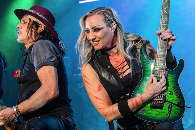 Ryan Roxie und Nita Strauss live bei einem Konzert der Detroit Muscle: Live Tour in der Stadthalle. Zwickau, 17.06.2022