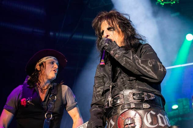Ryan Roxie und Alice Cooper live bei einem Konzert der Detroit Muscle: Live Tour in der Stadthalle. Zwickau, 17.06.2022
