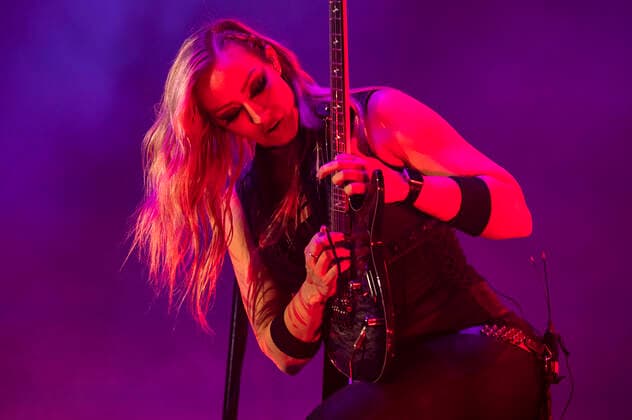 Nita Strauss live bei einem Konzert der Detroit Muscle: Live Tour in der Stadthalle. Zwickau, 17.06.2022