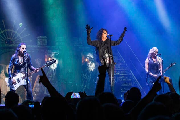 Chuck Garric, Alice Cooper und Nita Strauss live bei einem Konzert der Detroit Muscle: Live Tour in der Stadthalle. Zwickau, 17.06.2022