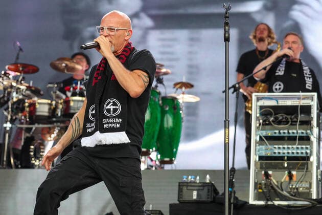 DIE FANTASTISCHEN VIER - 30 Jahre Live am 17.06.2022 in der Hänsch-Arena in Meppen Die Fantastischen Vier bei Ihrem Konzert in Meppen, hier Thomas D Foto: osnapix DIE FANTASTISCHEN VIER - 30 Jahre Live