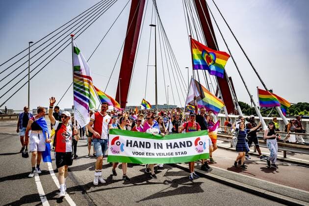 2022-06-18 13:04:09 ROTTERDAM - The Pride March traditionally moves through the city during Pink Saturday. This year s event will be held in Rotterdam with a march, information market and performances that reflect on the emancipation of the LGBTQ+ community. ANP ROBIN UTRECHT netherlands out - belgium out *** 2022 06 18 13 04 09 ROTTERDAM The Pride March traditionally moves through the city during Pink Saturday This year s event will be held in Rotterdam with a march, information market and performances that reflect on the emancipation of the LGBTQ community ANP ROBIN UTRECHT netherlands out belgium out  Copyright: xx x450591807x originalFilename: 450591807.jpg