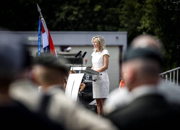 2022-06-18 14:36:39 ARNHEM - Kajsa Ollongren, Minister of Defence, gives a speech during a meeting of veterans of Dutchbat III in the Oranjekazerne in Schaarsbergen. The soldiers who had to guard the Bosnian enclave of Srebrenica in 1995 are being restored by the cabinet. ANP REMKO DE WAAL netherlands out - belgium out *** 2022 06 18 14 36 39 ARNHEM Kajsa Ollongren, Minister of Defence, gives a speech during a meeting of veterans of Dutchbat III in the Oranje Barracks in Schaarsbergen The soldiers who had to guard the Bosnian enclave of Srebrenica in 1995 are being restored by the cabinet ANP REMKO DE WAAL netherlands out belgium out  Copyright: xx x450596976x originalFilename: 450596976.jpg