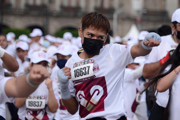 June 18, 2022, Mexico City, Mexico City, Mexico: June 18, 2022, Mexico City, Mexico: Participants during the massive boxing class in the Mexico City zocalo, where the new Guinness World Record was obtained with a total of 14,299 persons taking boxing class. on June 18, 2022 in Mexico City, Mexico. Mexico City Mexico - ZUMAe321 20220618_zia_e321_006 Copyright: xCarlosxTischlerx xEyepixxGroupx